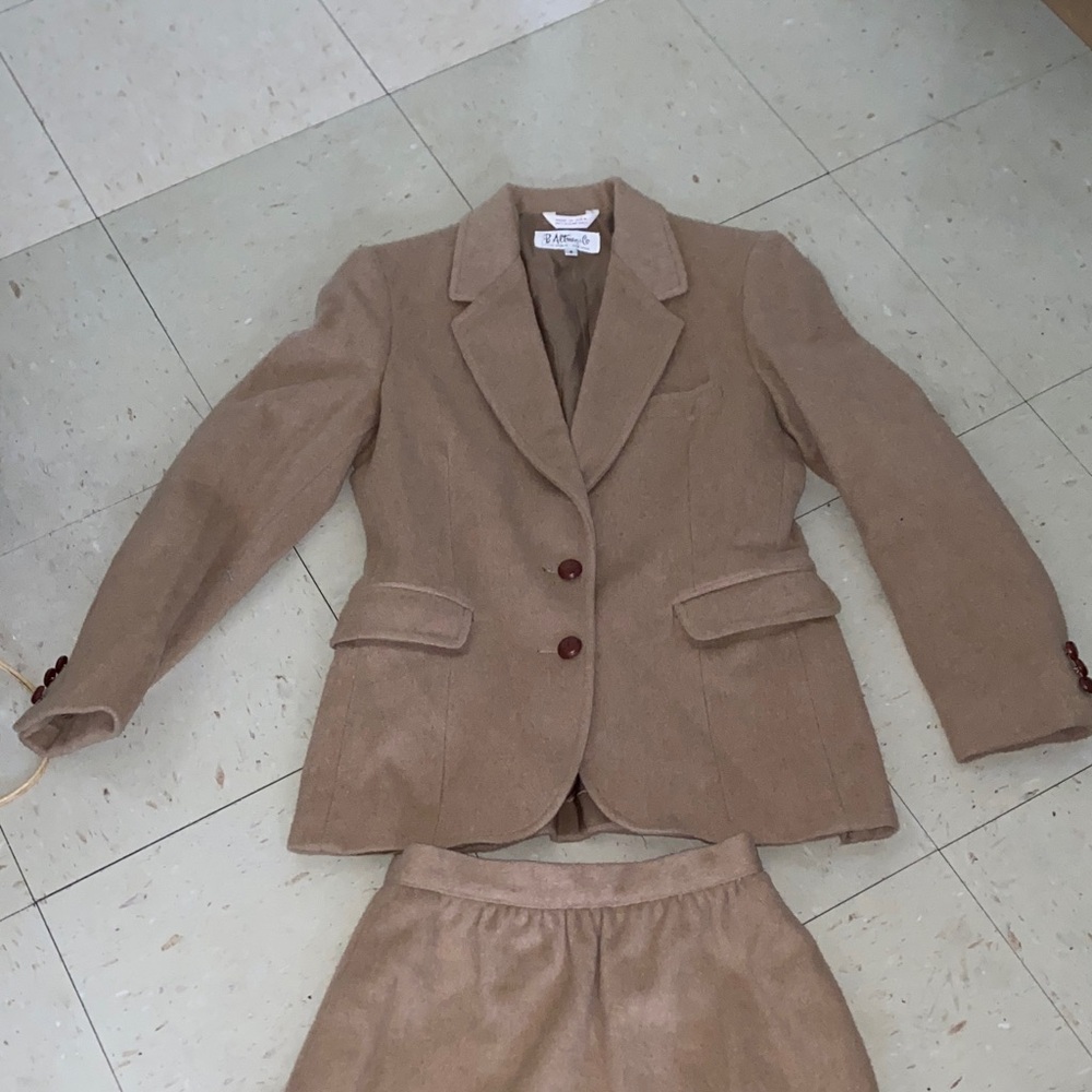 B Altman & Co Fifth Avenue New York Suit blazer and skirt wool Sz 4